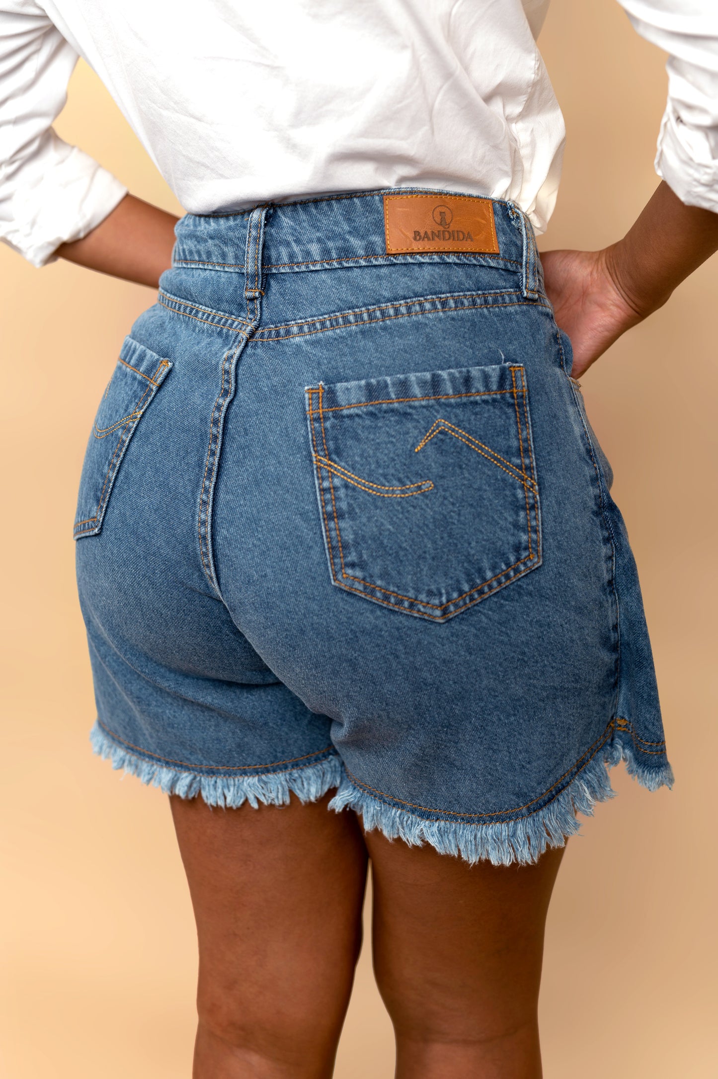 Short Cruzado, Candela