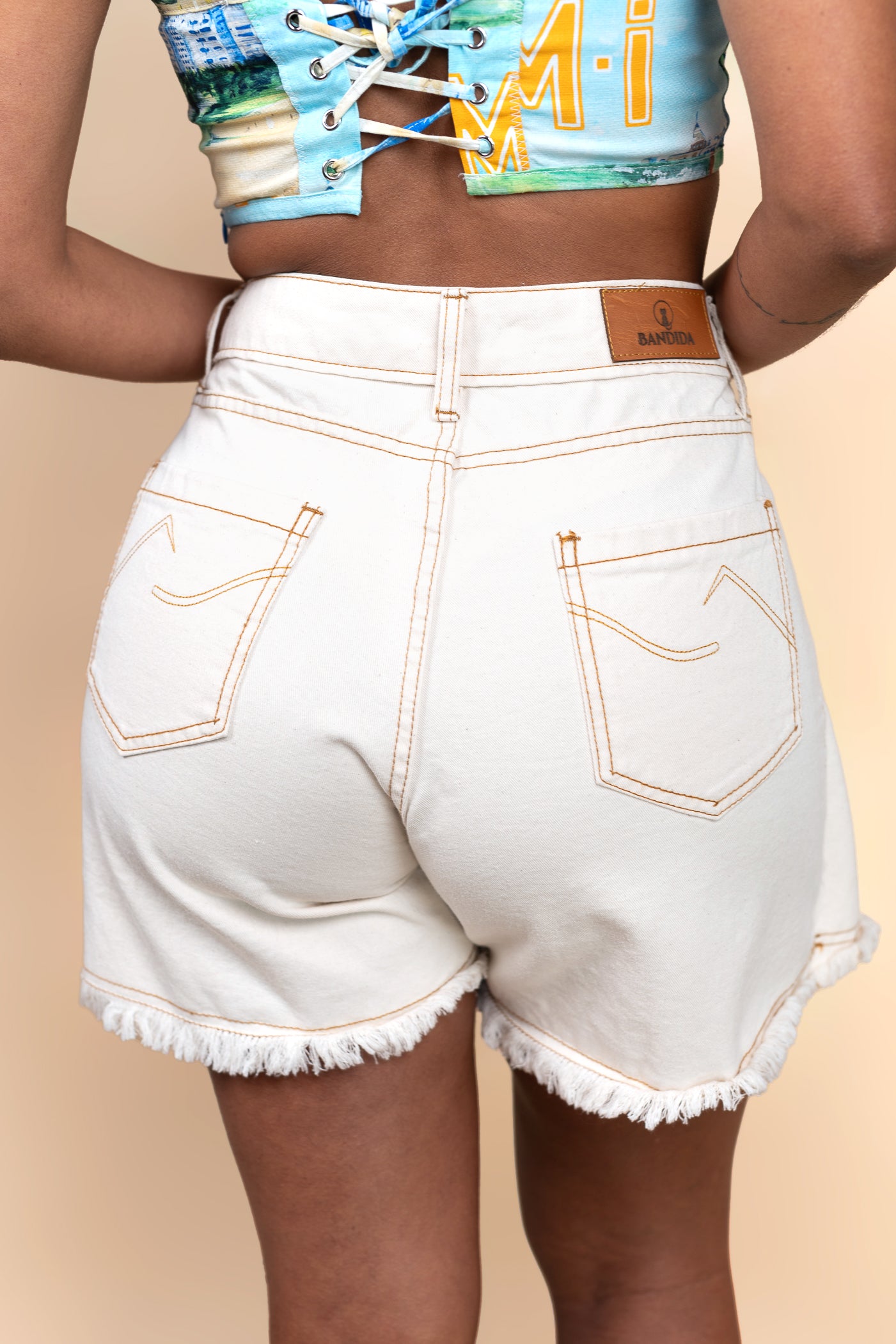 Short Cruzado, Candela